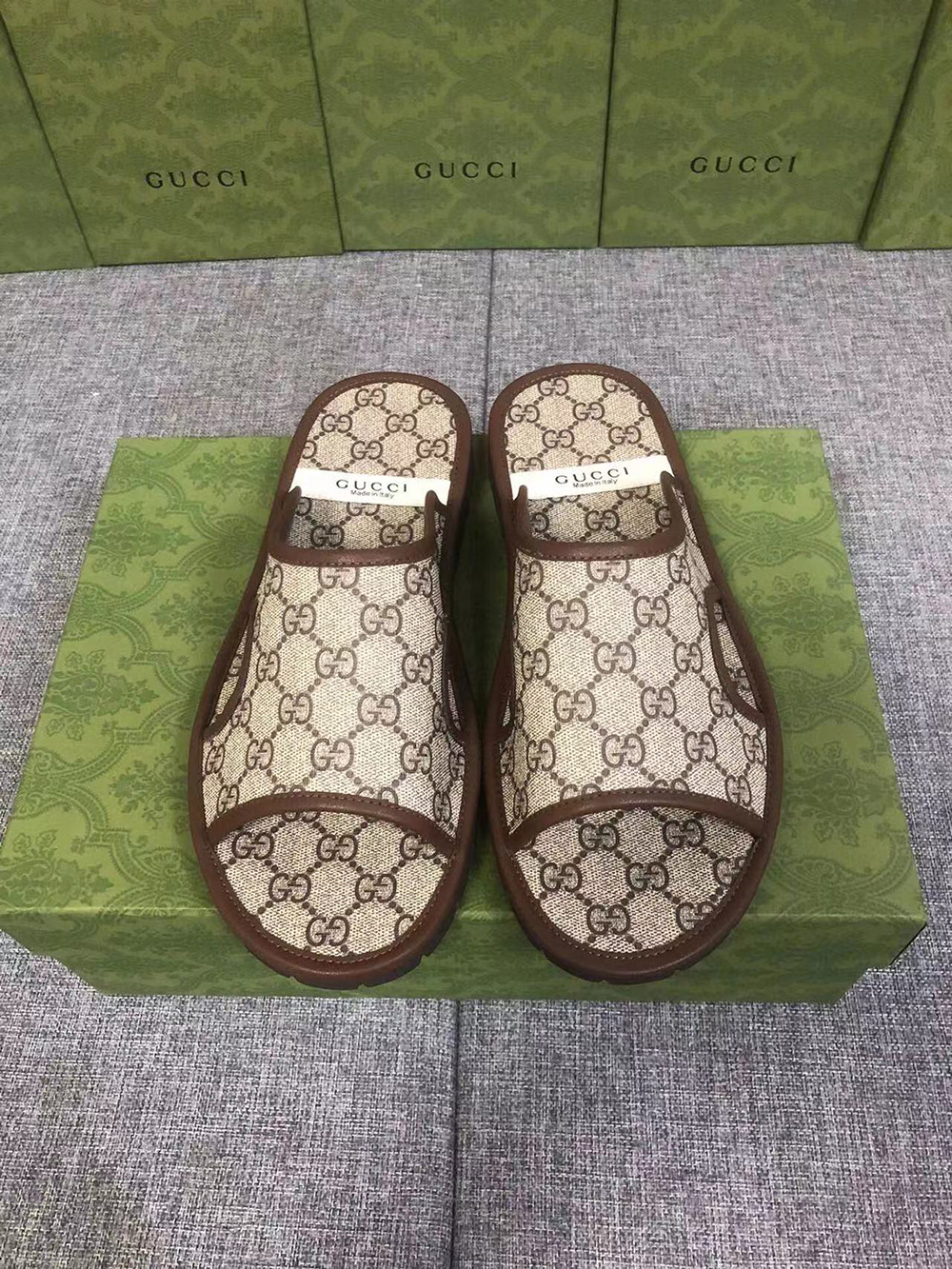 Gucci GG Supreme Slide 