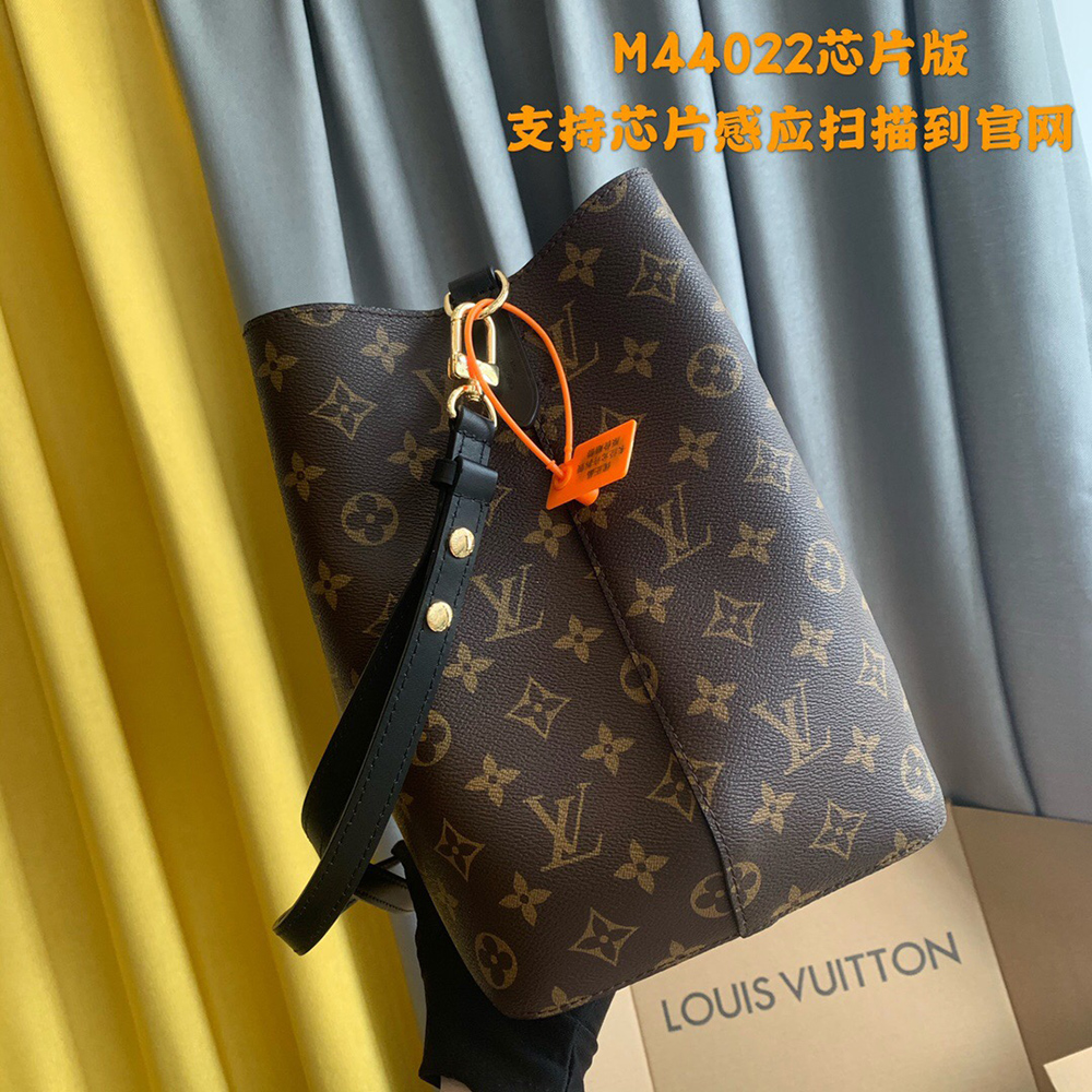 Louis Vuitton Bags M44022 26*22*27cm