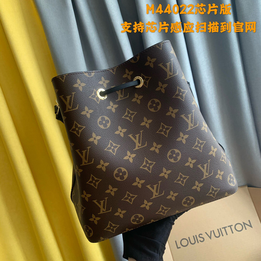 Louis Vuitton Bags M44022 26*22*27cm