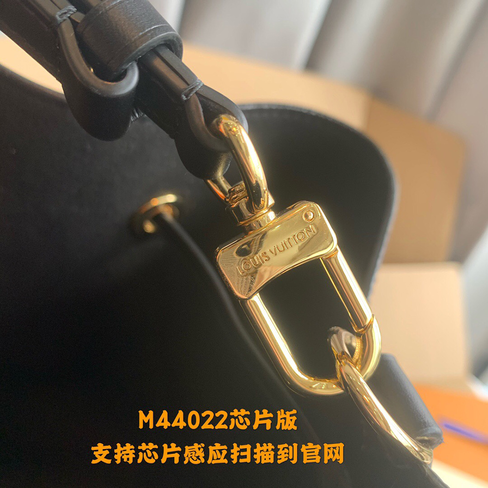 Louis Vuitton Bags M44022 26*22*27cm