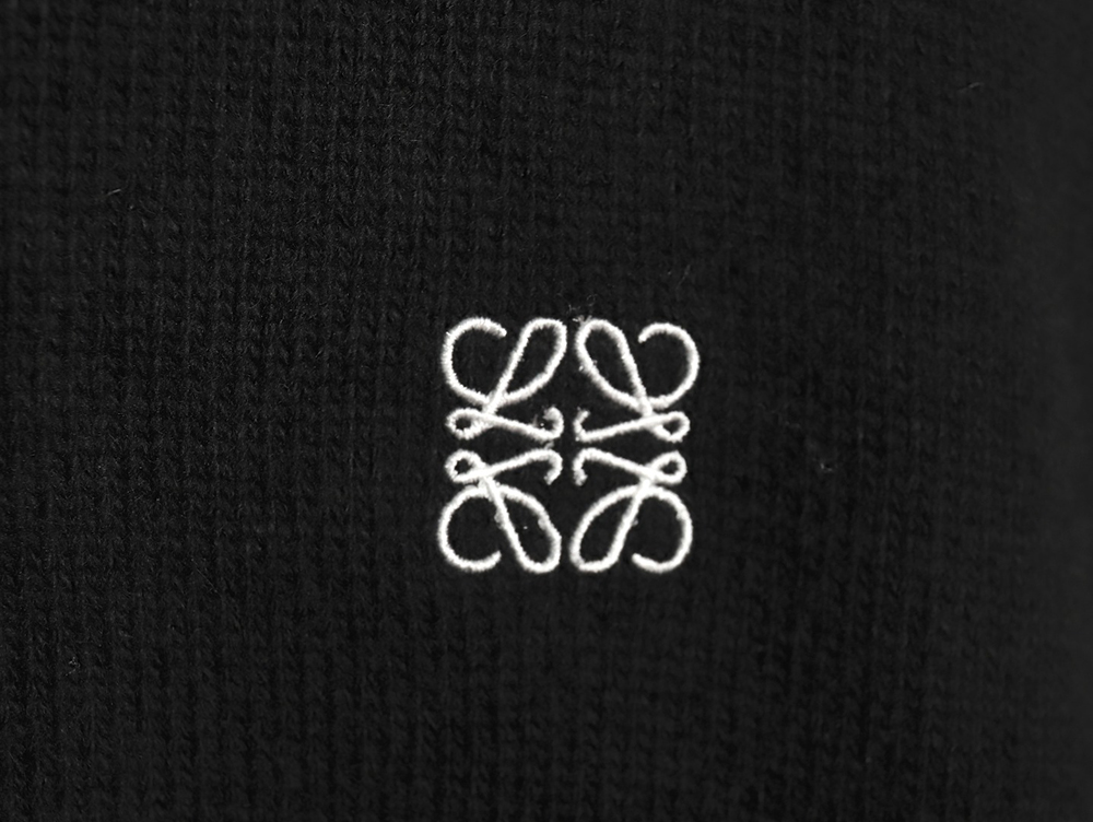 Loewe embroidered logo crew neck sweater TSK1