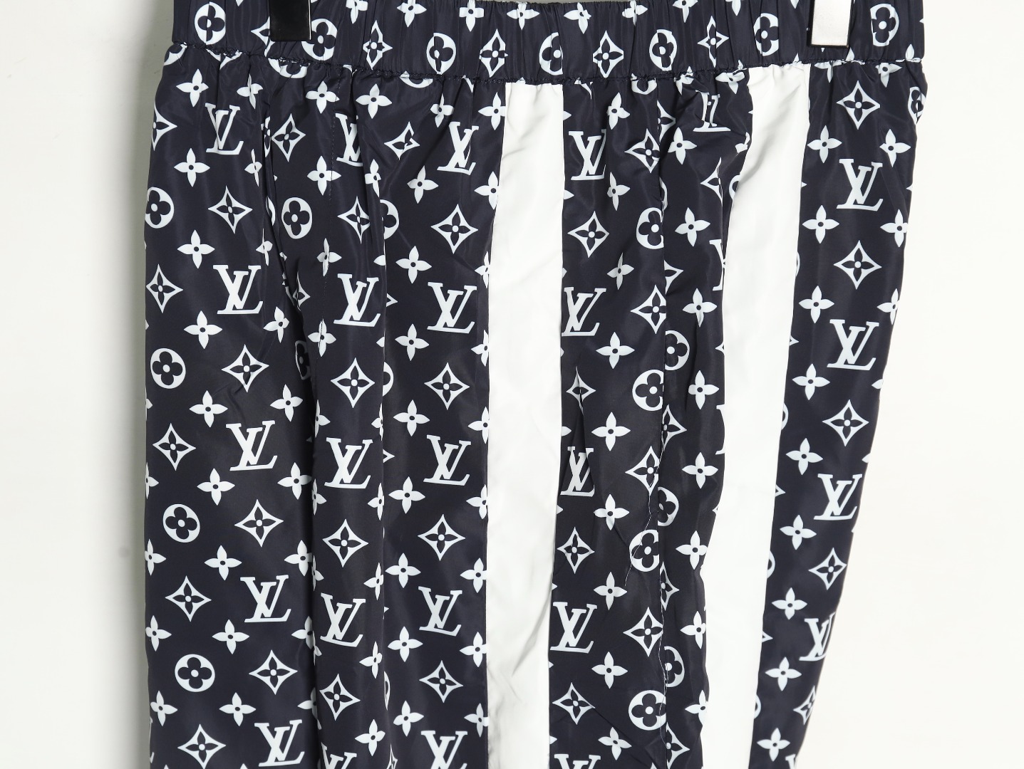 Louis Vuitton monogram print trousers TSK1