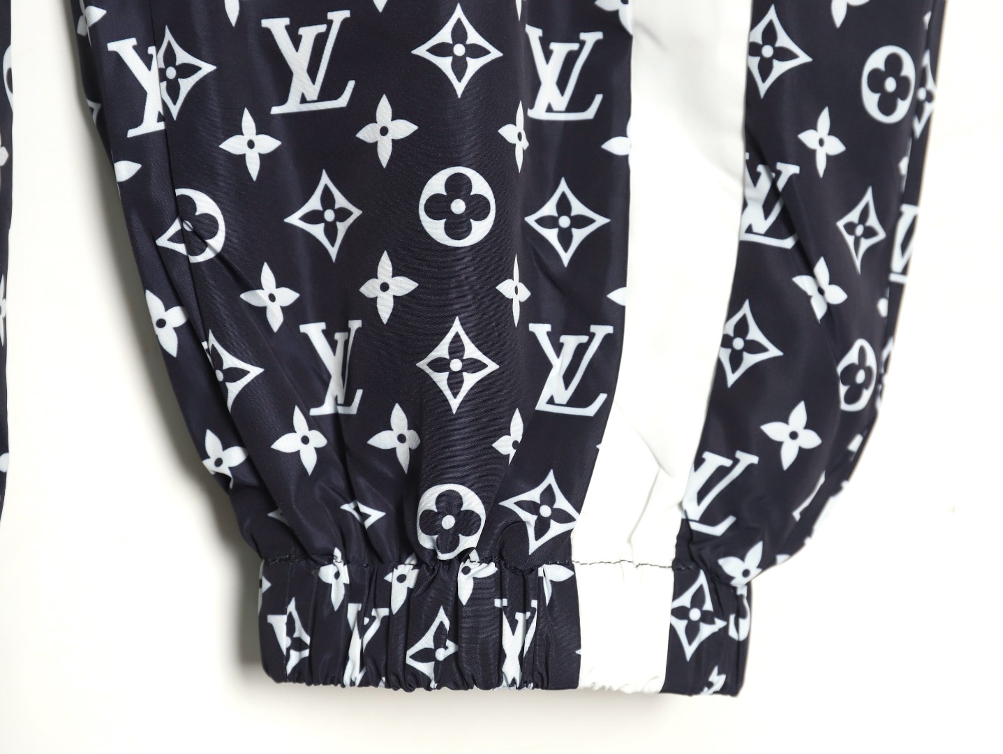 Louis Vuitton monogram print trousers TSK1