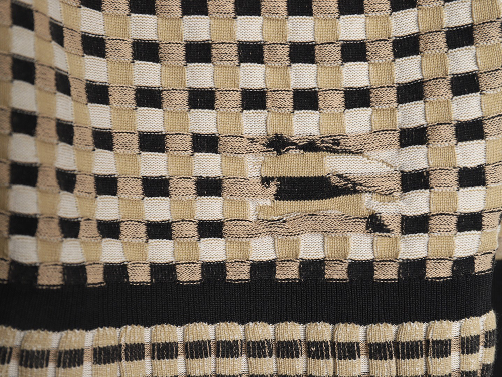 Burberry Black and white check V-neck knitted sweater cardigan