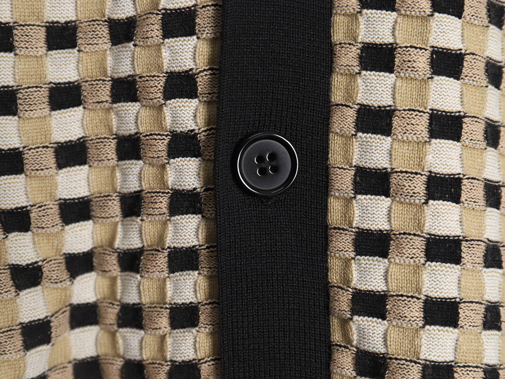 Burberry Black and white check V-neck knitted sweater cardigan