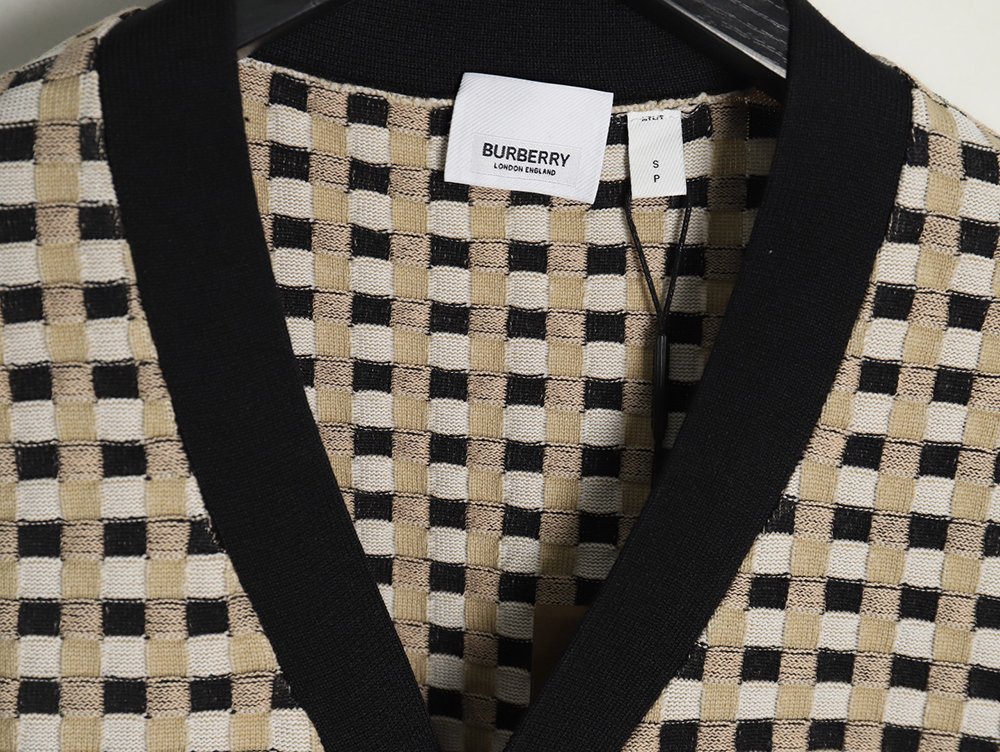 Burberry Black and white check V-neck knitted sweater cardigan