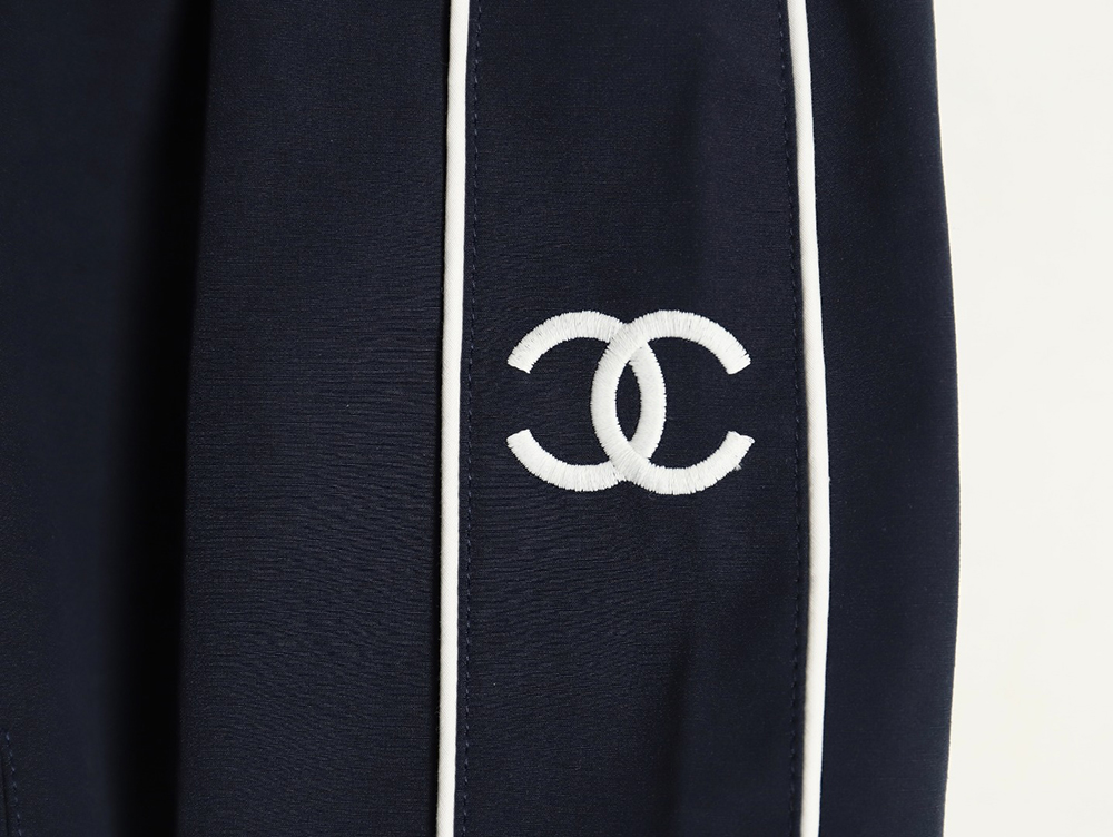 Chanel Embroidered Slogan Vintage Zipper Trench Coat