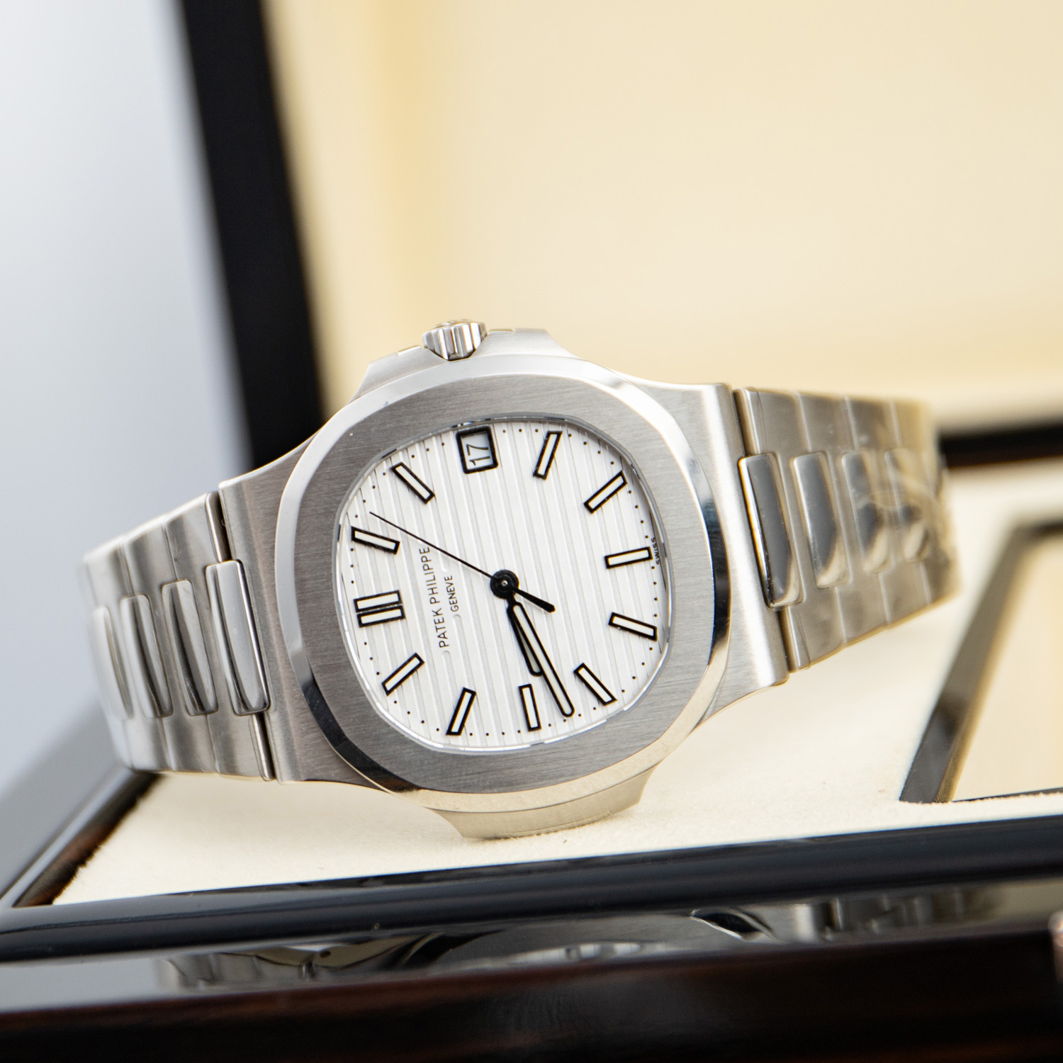 Patek Philippe - Nautilus Jumbo 5711 SS/SS White/Stk 3KF V2 Asia 324