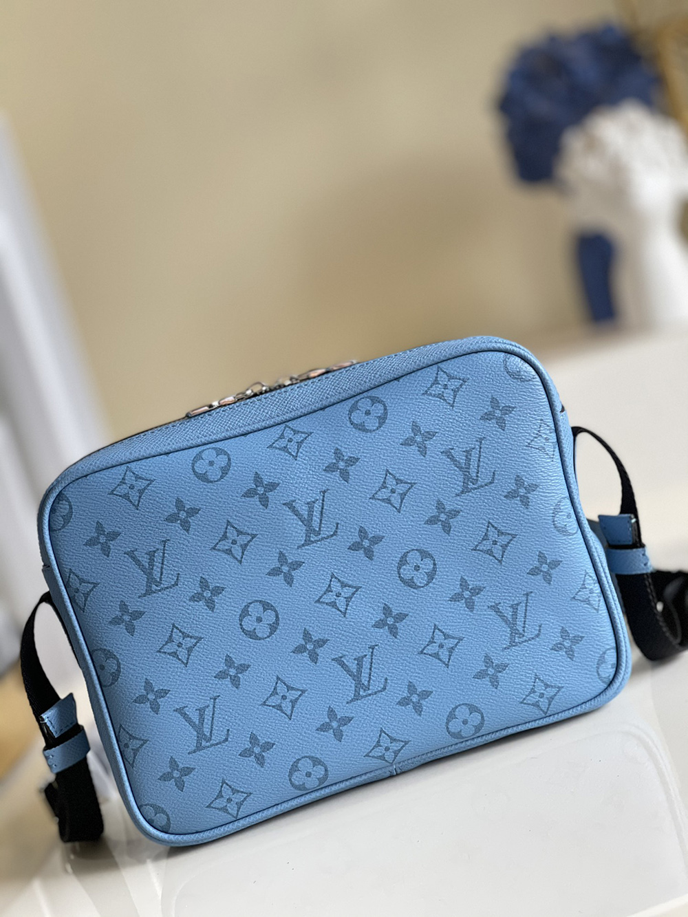 Louis Vuitton Bags M30233 29.5*20*10.5cm