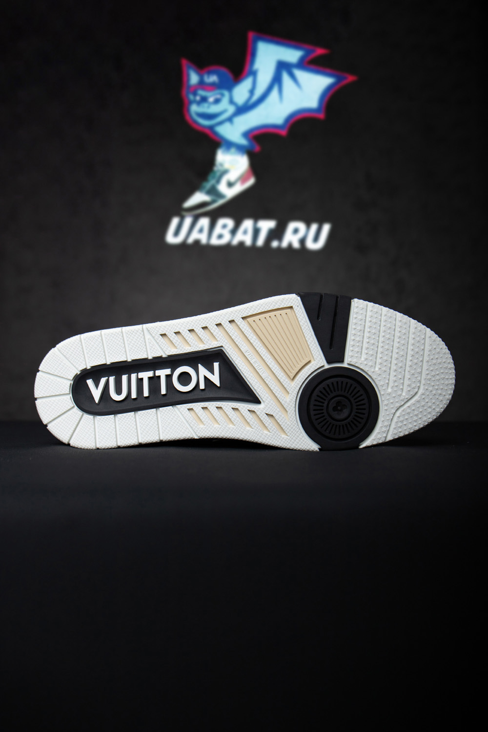 Louis Vuitton Trainer Beige