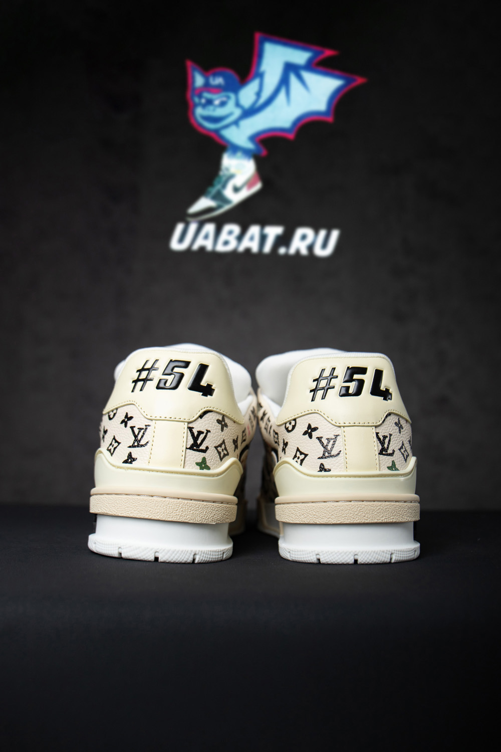 Louis Vuitton Trainer Beige