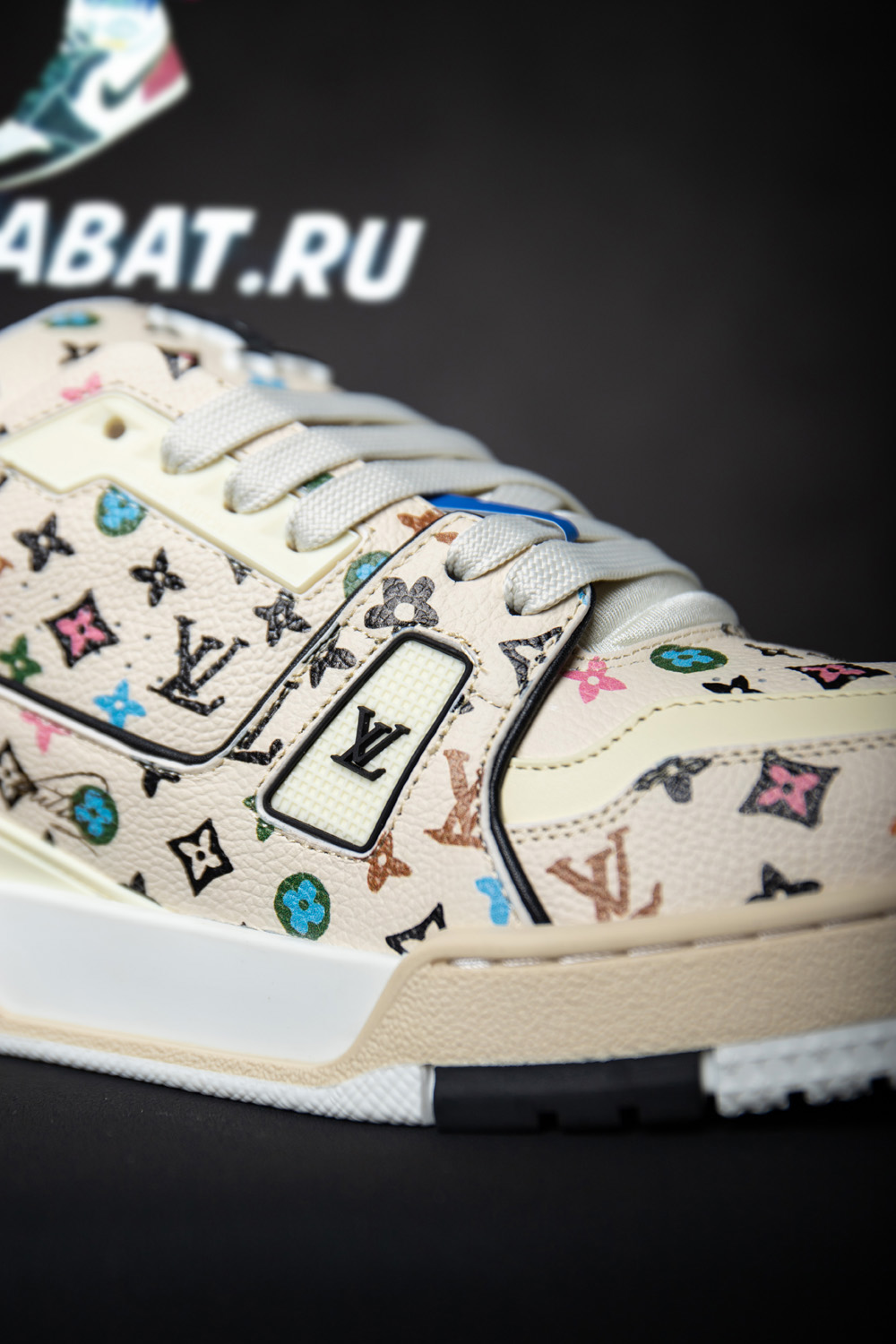 Louis Vuitton Trainer Beige