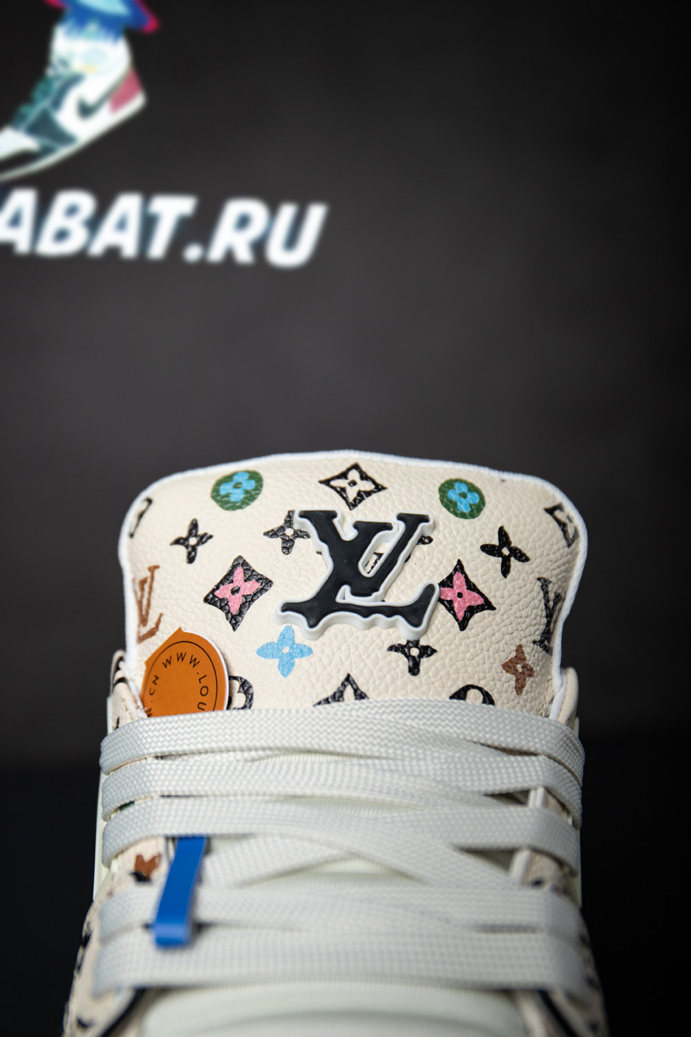Louis Vuitton Trainer Beige
