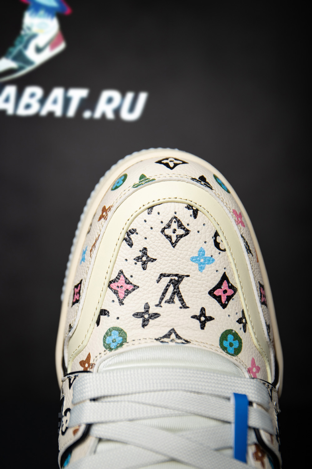 Louis Vuitton Trainer Beige