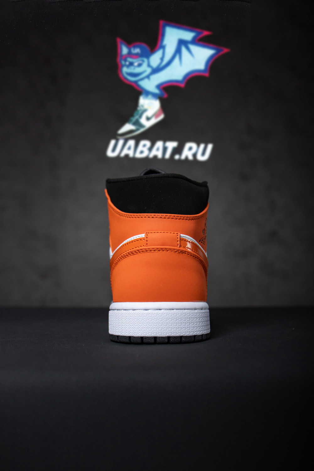 AIR JORDAN 1 MID 