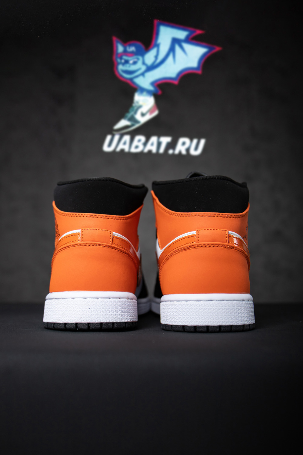 AIR JORDAN 1 MID 