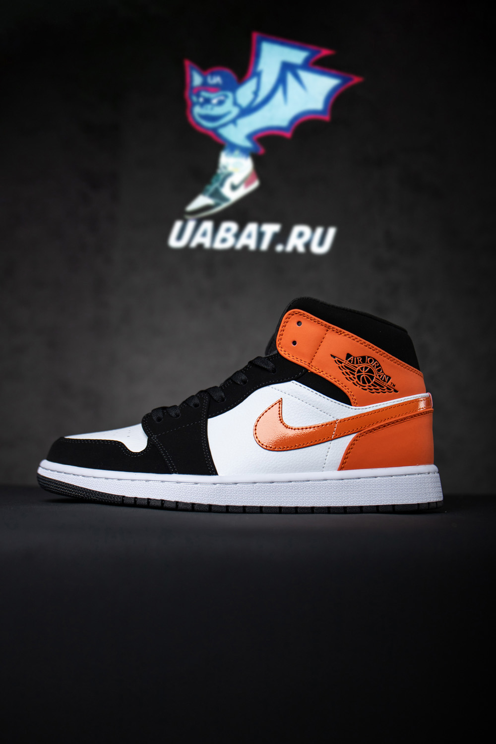 AIR JORDAN 1 MID 