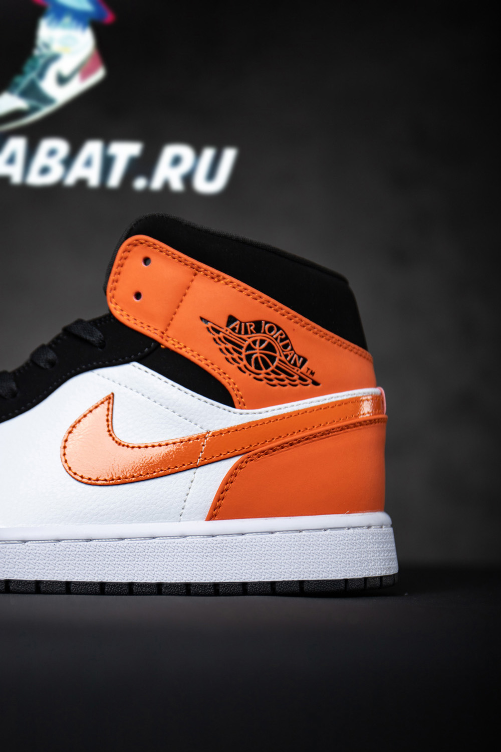 AIR JORDAN 1 MID 
