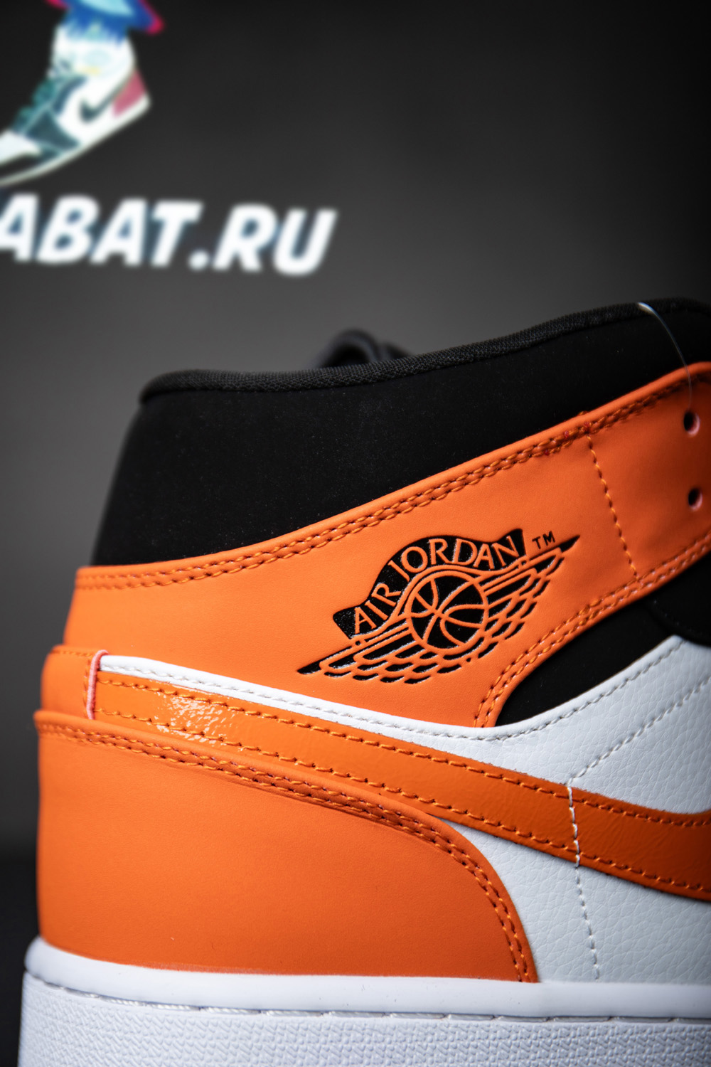 AIR JORDAN 1 MID 