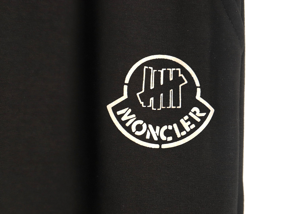 Moncler pocket logo lettering print trousers TSK1