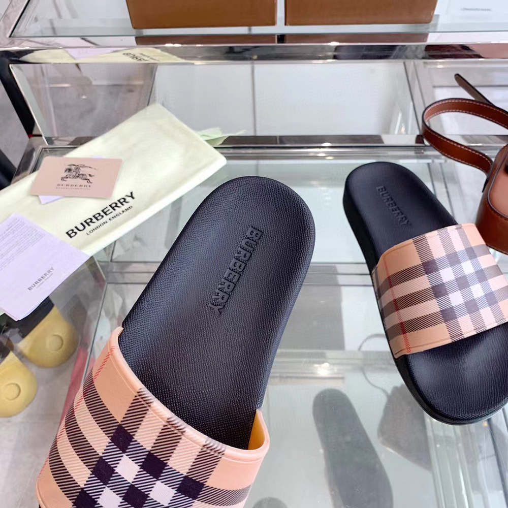 Burberry Check Slides in Archive beige