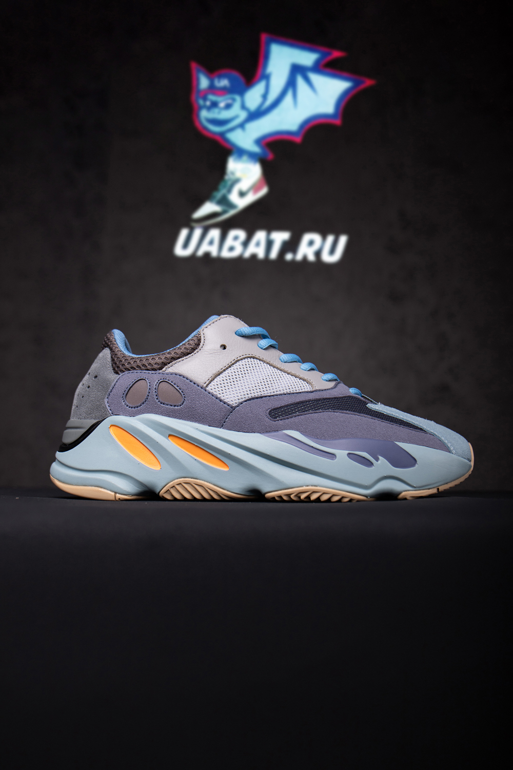 YEEZY BOOST 700 