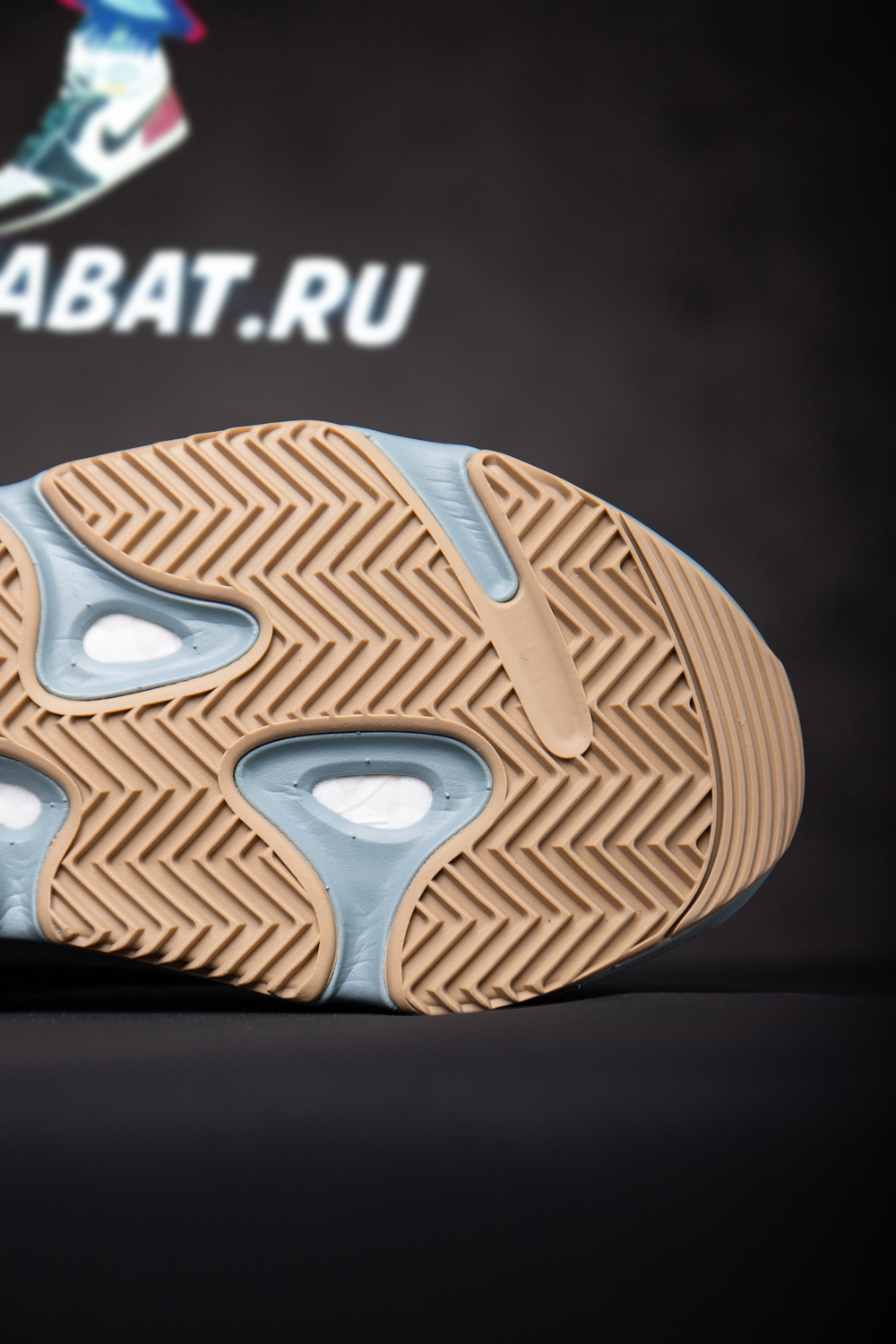 YEEZY BOOST 700 