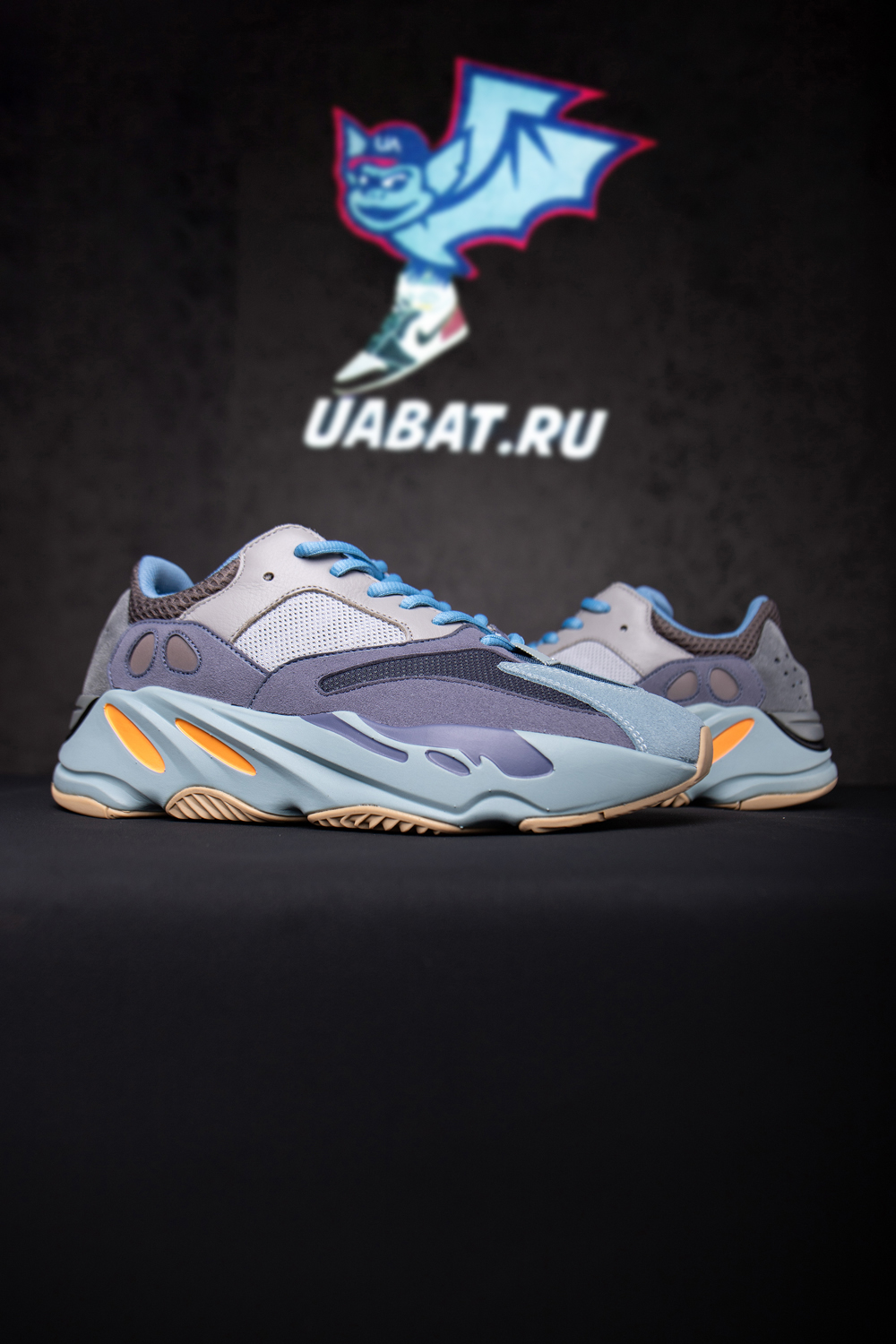 YEEZY BOOST 700 