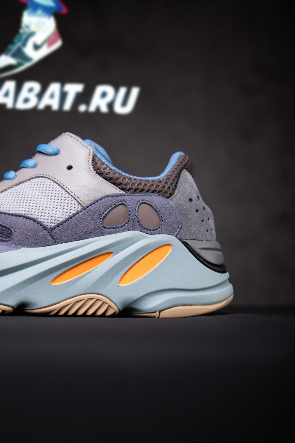YEEZY BOOST 700 