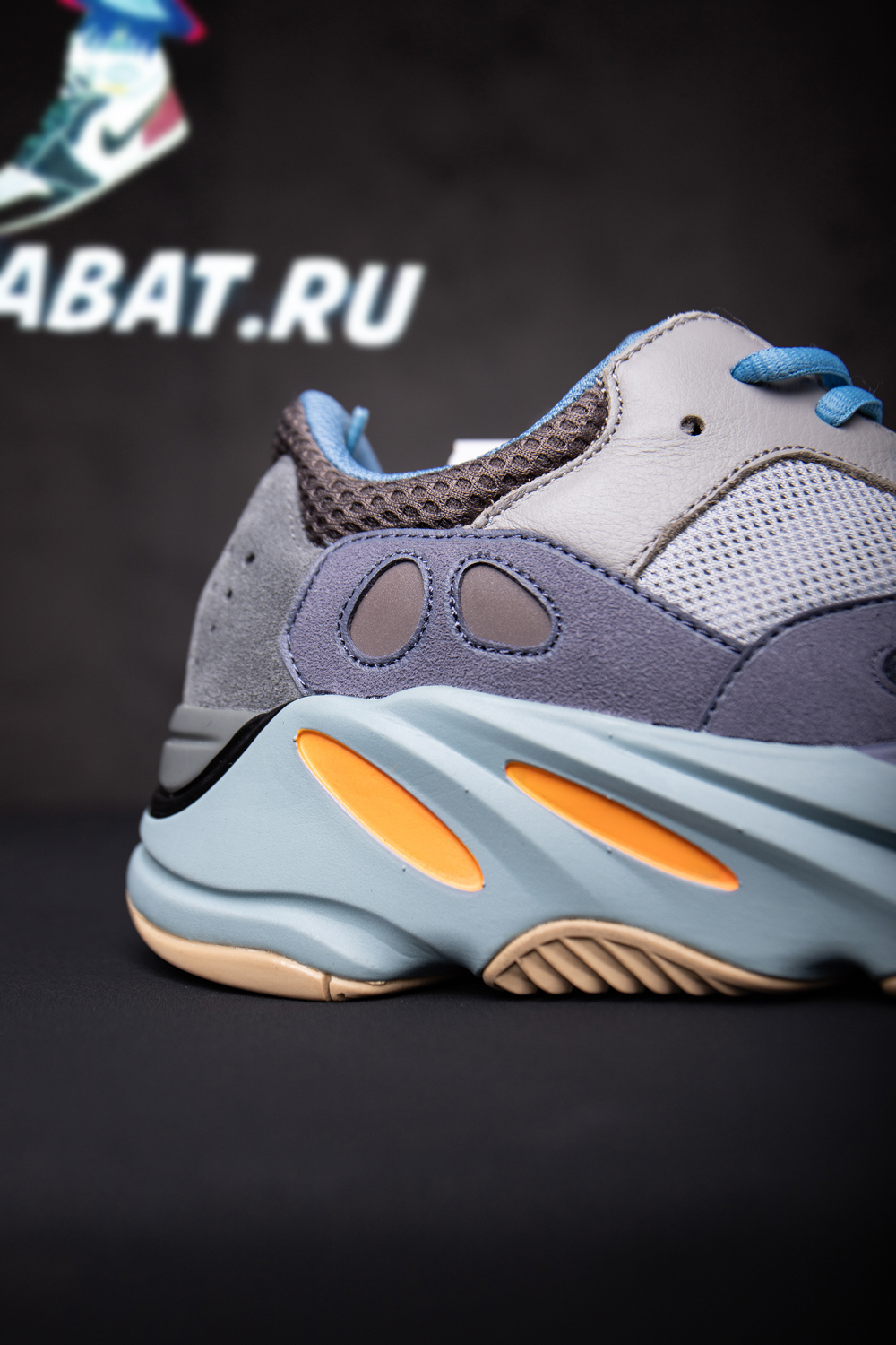 YEEZY BOOST 700 