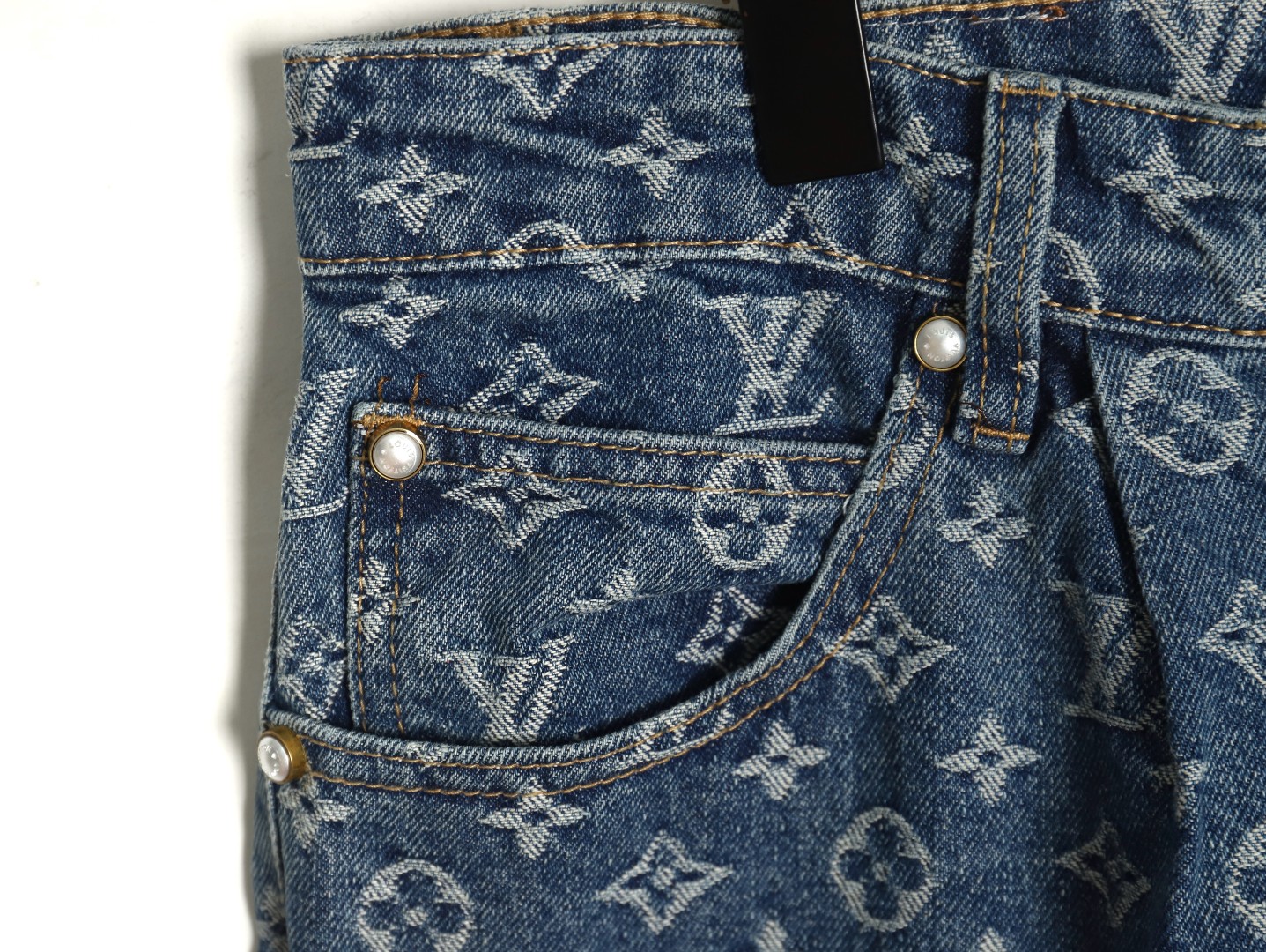 Louis Vuitton presbyopic jeans
