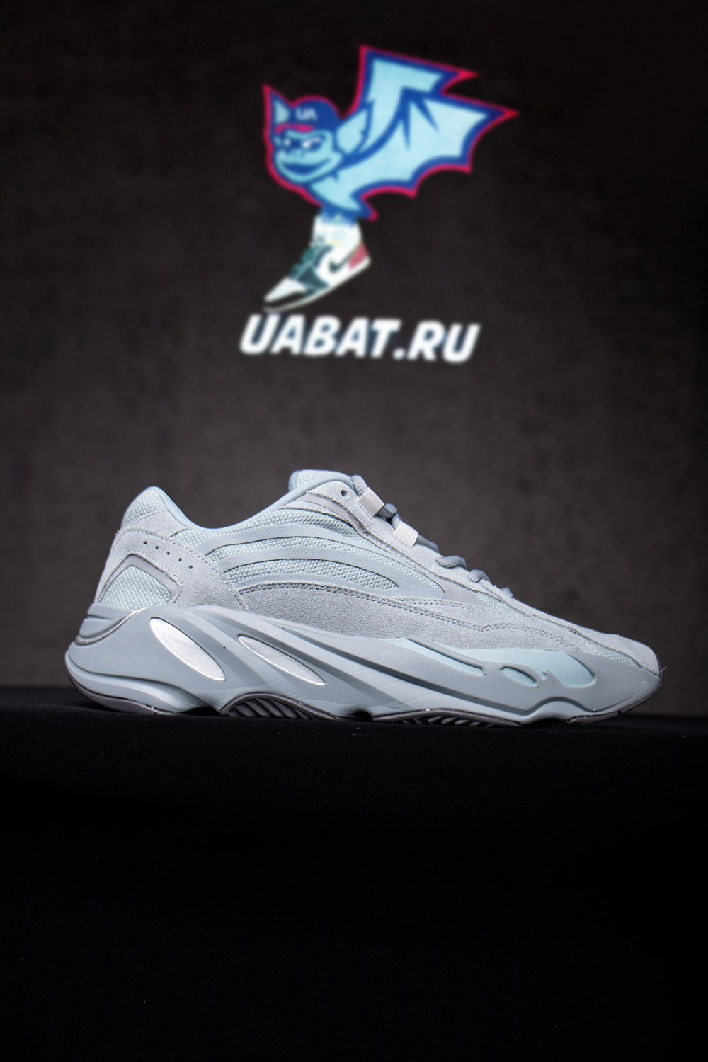YEEZY BOOST 700 V2 