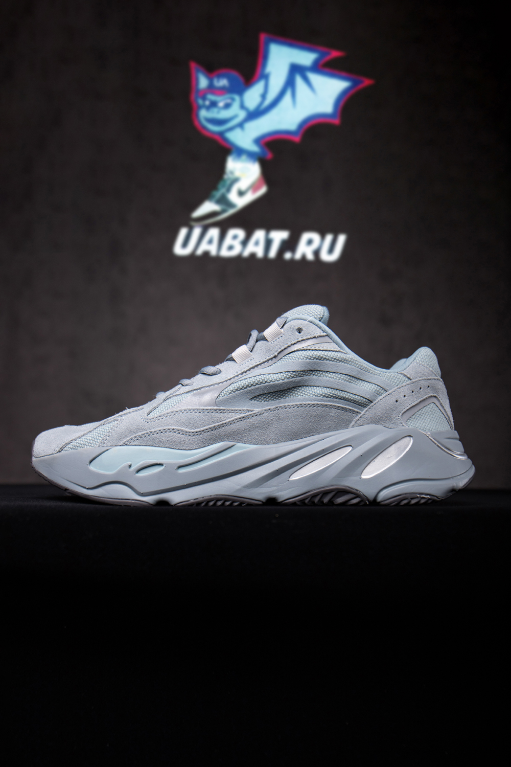 YEEZY BOOST 700 V2 