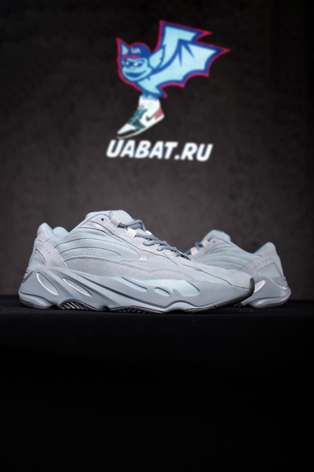 YEEZY BOOST 700 V2 
