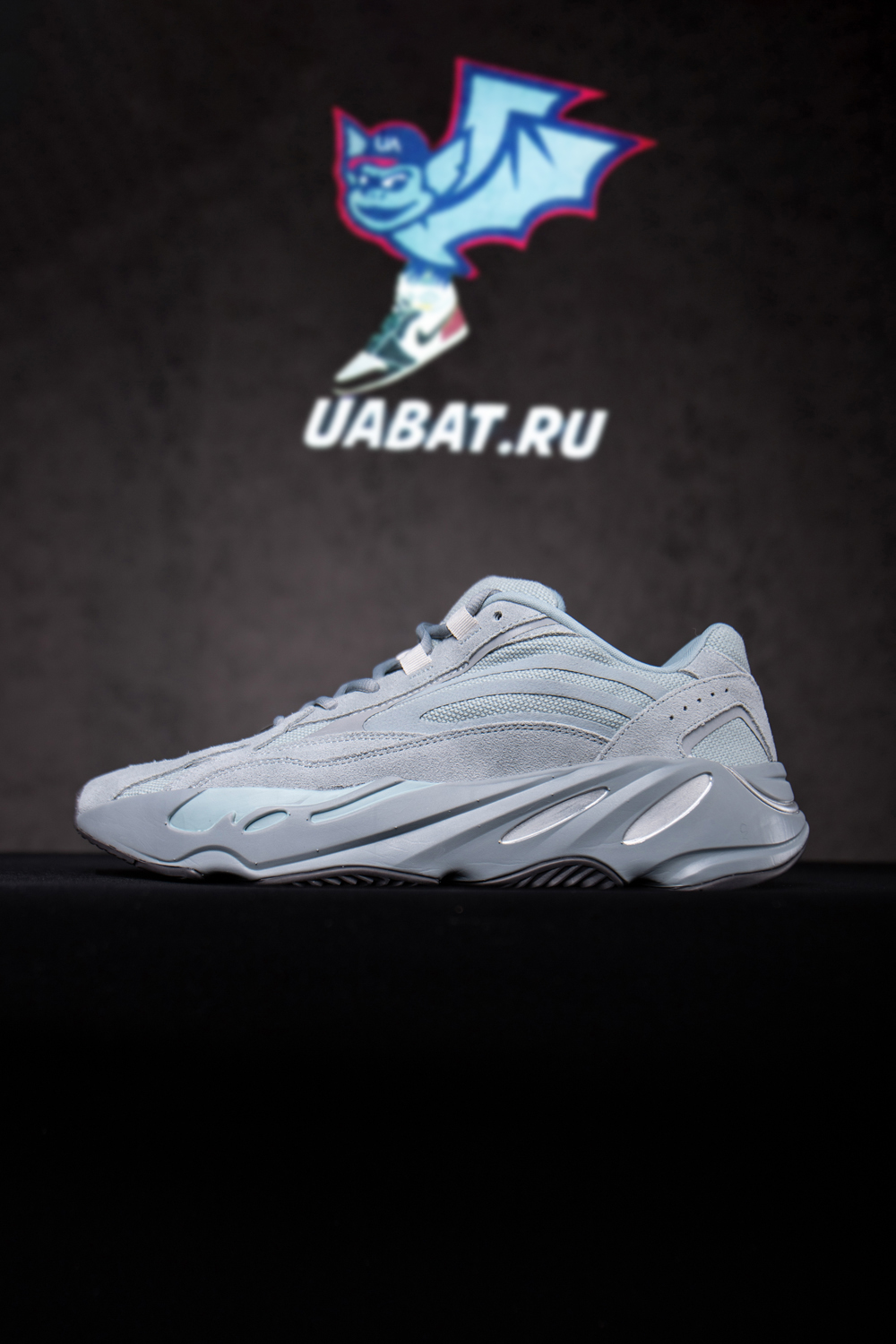 YEEZY BOOST 700 V2 