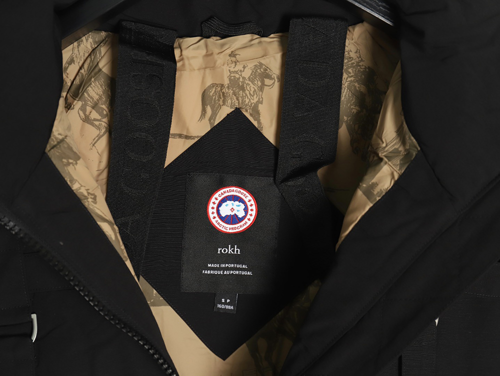 Canada Goose joint strapped short down jacket TSK1