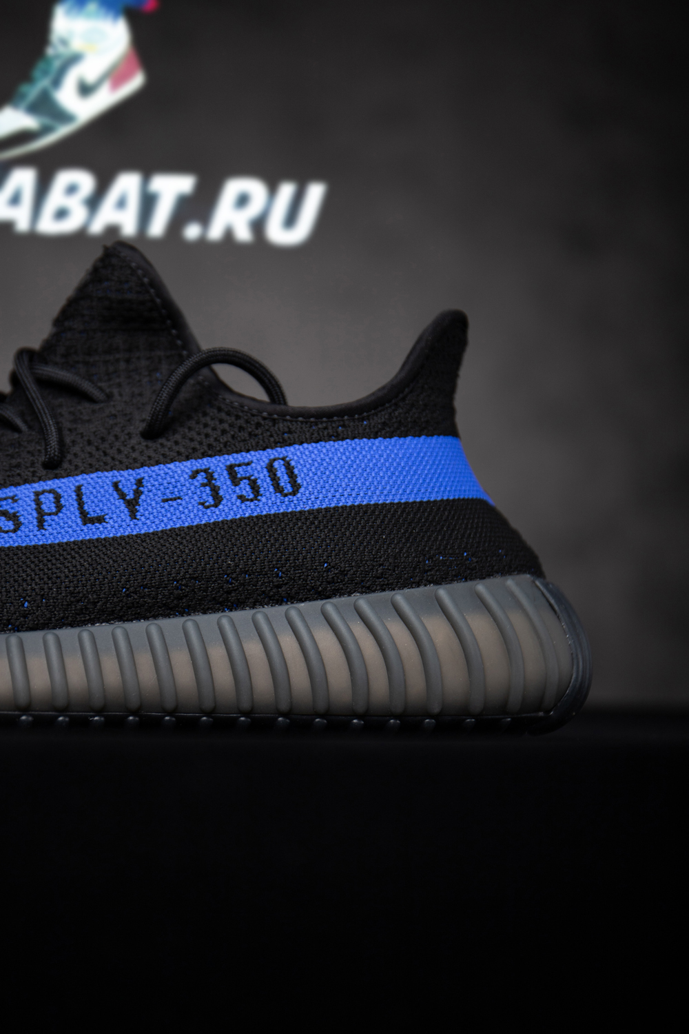 YEEZY BOOST 350 V2