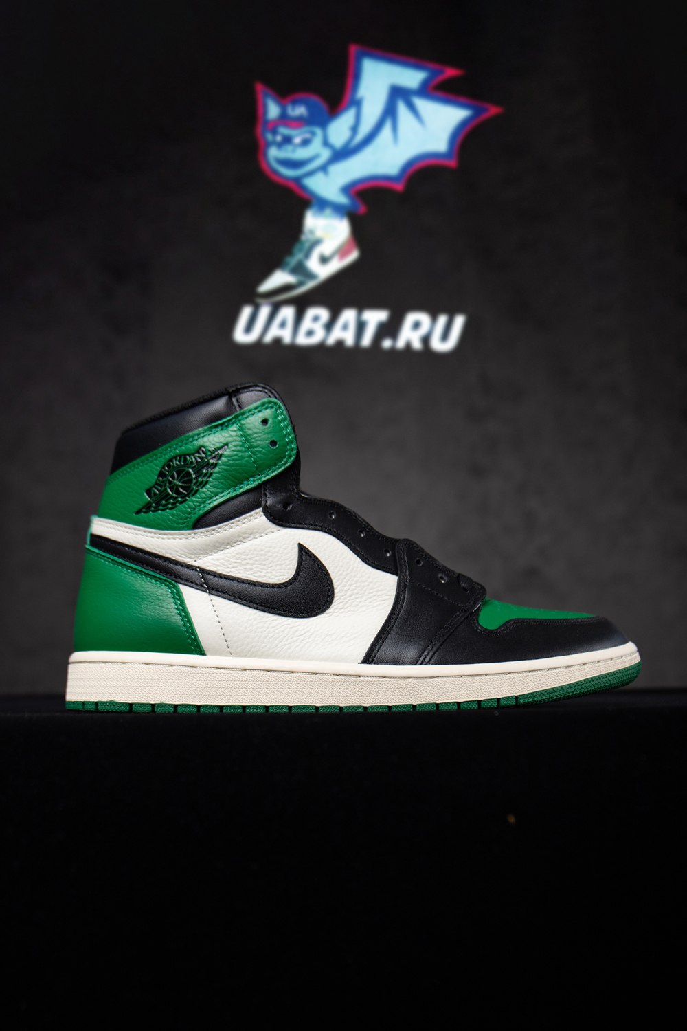 AIR JORDAN 1 RETRO HIGH OG "PINE GREEN"