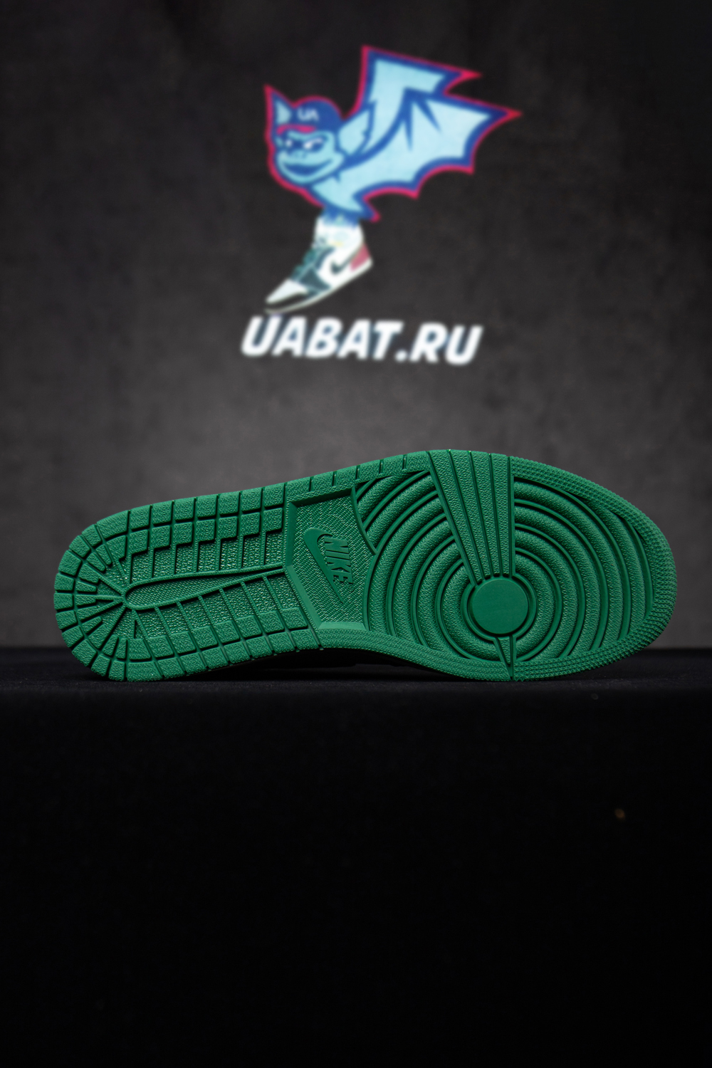AIR JORDAN 1 RETRO HIGH OG "PINE GREEN"