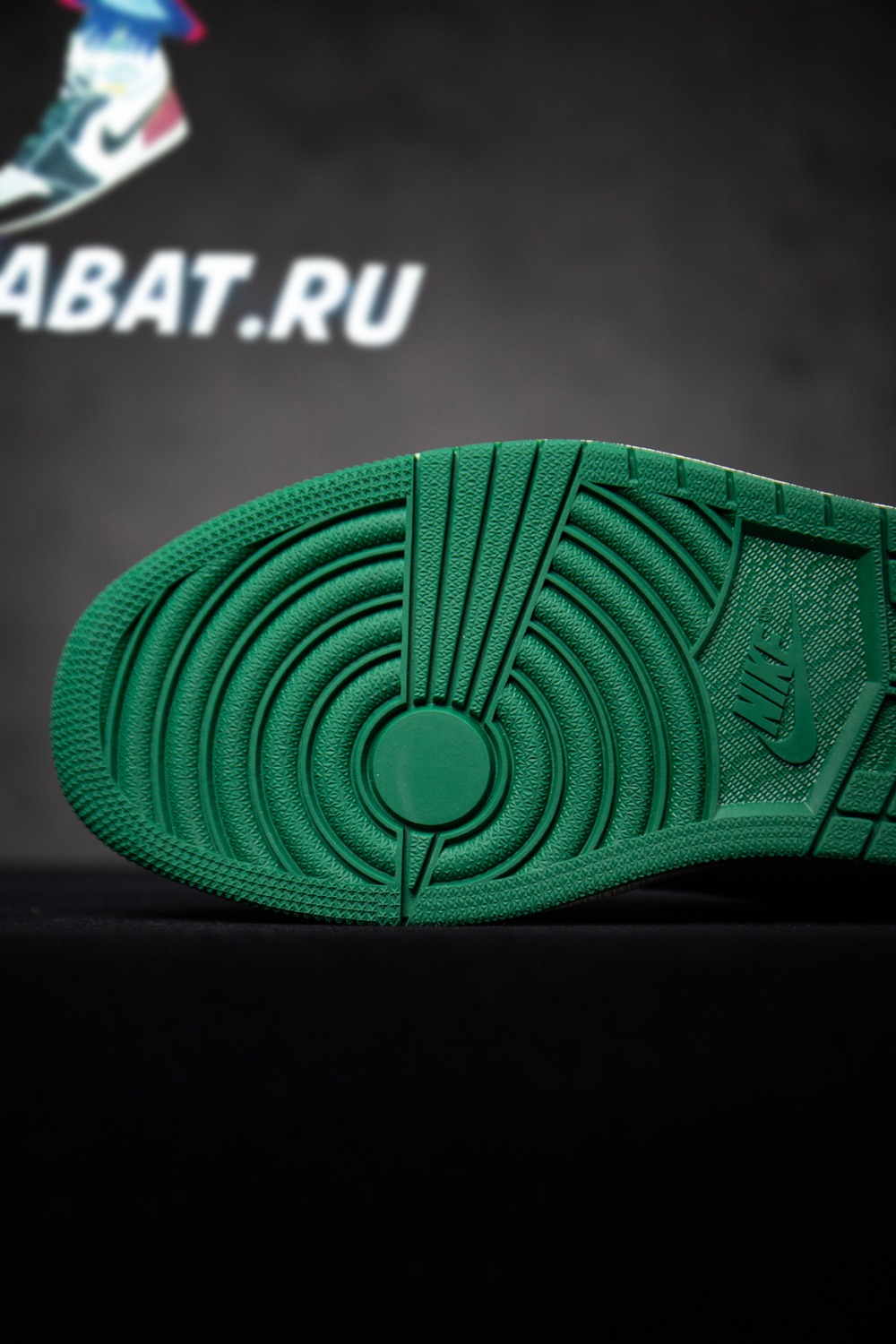 AIR JORDAN 1 RETRO HIGH OG "PINE GREEN"