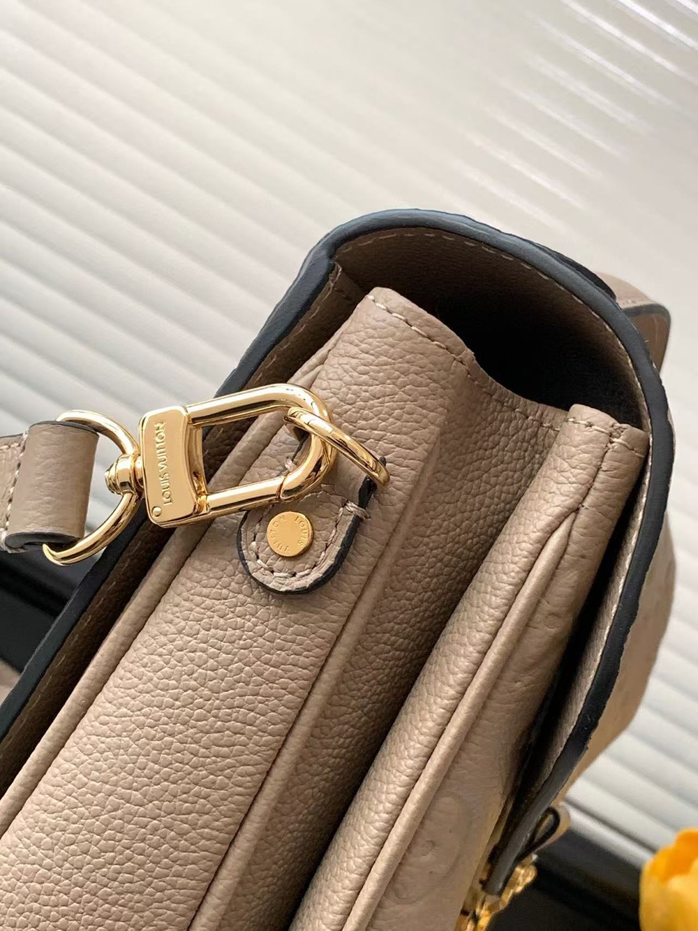 Louis Vuitton Bags M44881 25*19*7cm