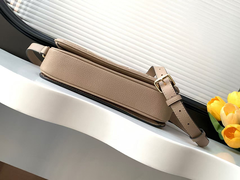 Louis Vuitton Bags M44881 25*19*7cm