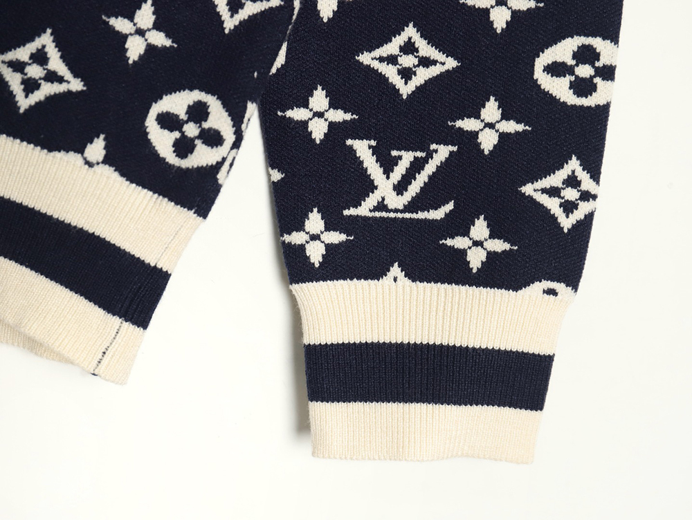 Louis Vuitton chain all over print monogram round neck sweater TSK1