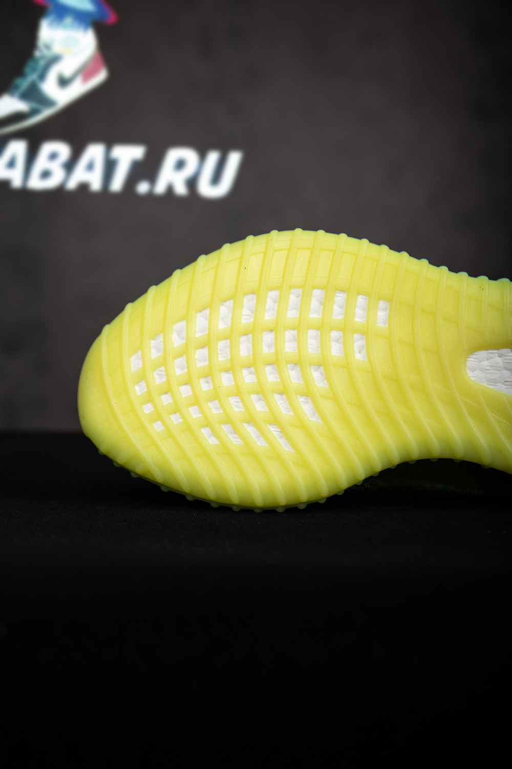 YEEZY BOOST 350 V2 GID GLOW