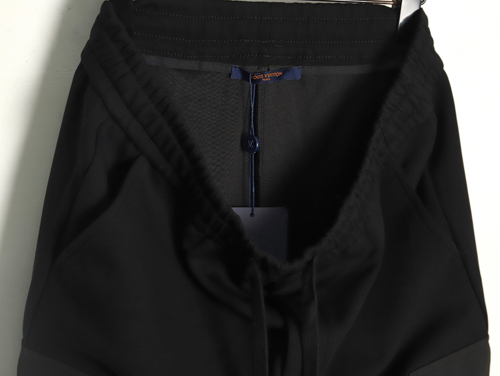 Louis Vuitton pocket embroidered logo cotton cargo trousers TSK2