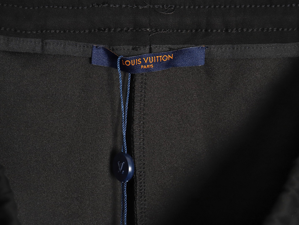 Louis Vuitton pocket embroidered logo cotton cargo trousers TSK2