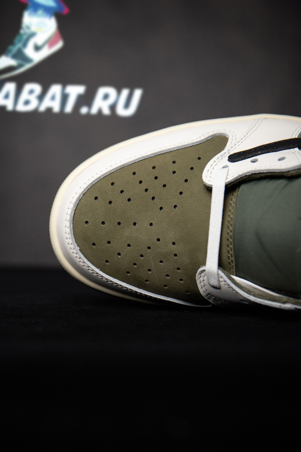 Travis Scott x Air Jordan 1 Low OG SP 'Medium Olive'