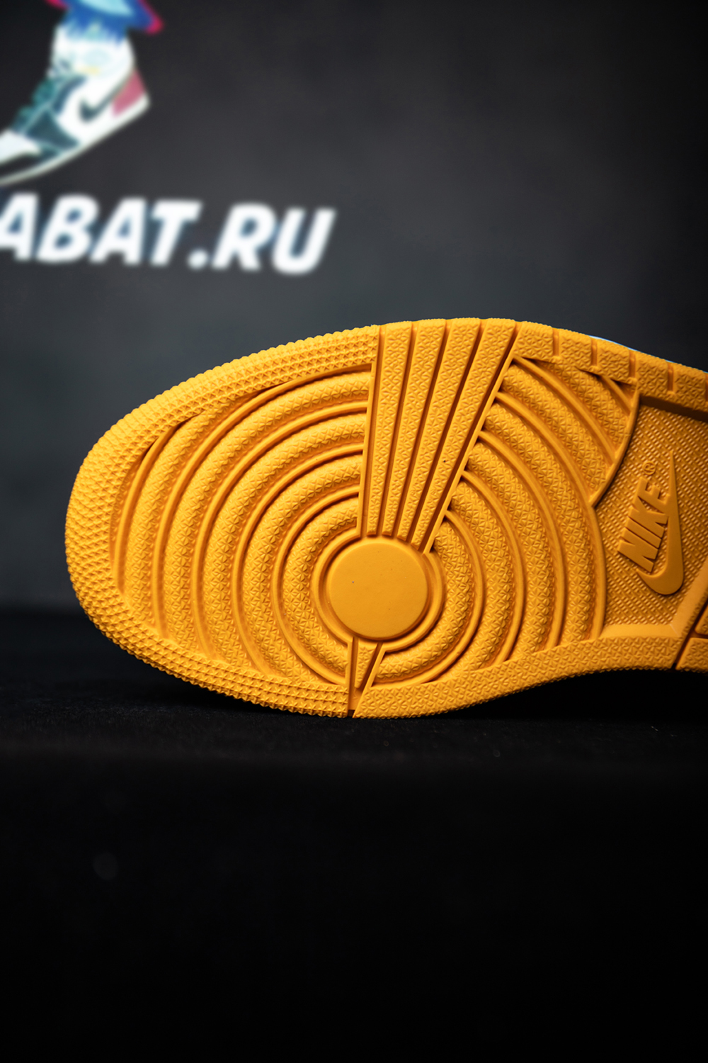 AIR JORDAN 1 HIGH OG “TAXI”
