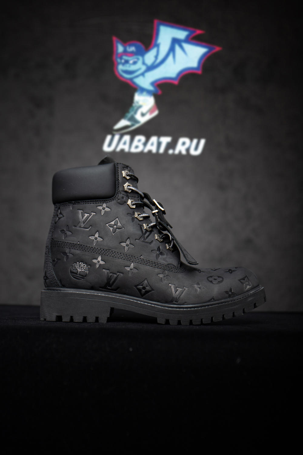 Louis Vuitton x Timberland co-branded Martin boots "black"
