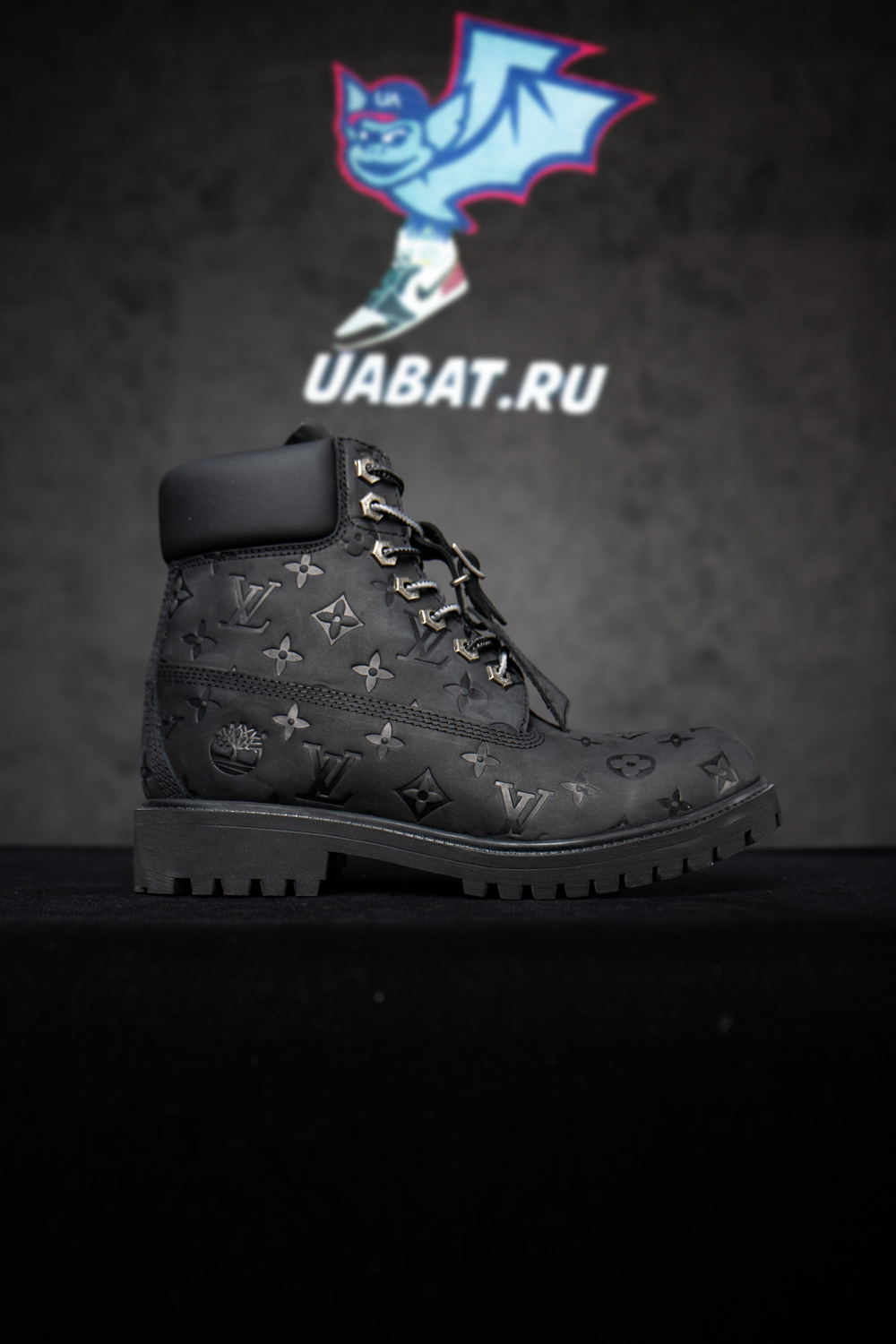Louis Vuitton x Timberland co-branded Martin boots "black"